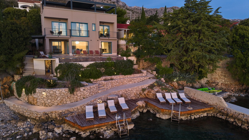 Villa Hemingway beachfront&private sundeck