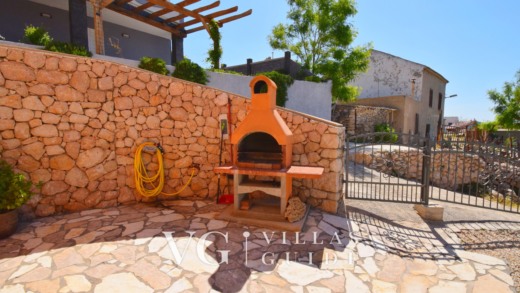 Villa Milena Additional content