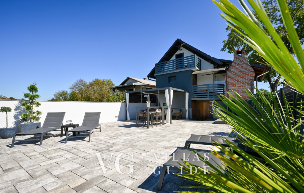 Villa Vinea Garden and property exterior