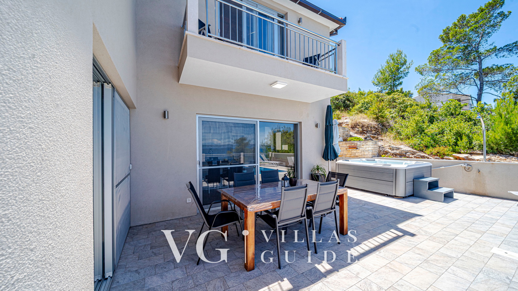 Villa Antonia Garden and property exterior