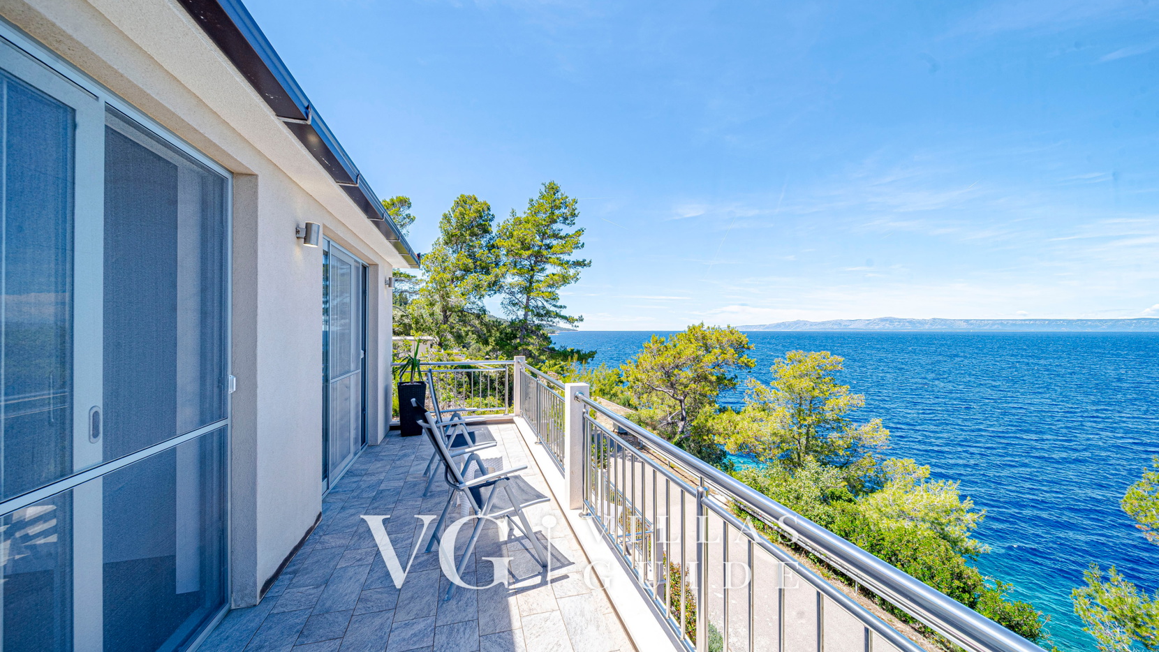 Villa Antonia Garden and property exterior