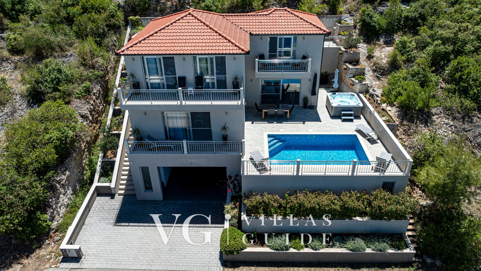 Villa Antonia Garden and property exterior