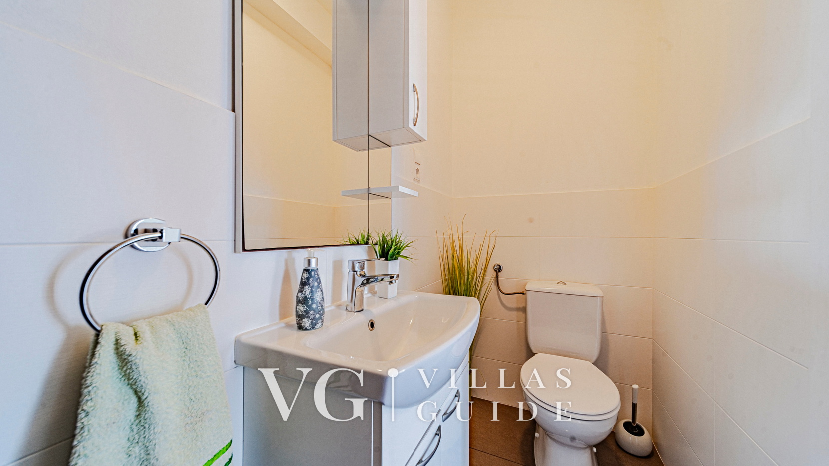Villa Antonia Guest toilet