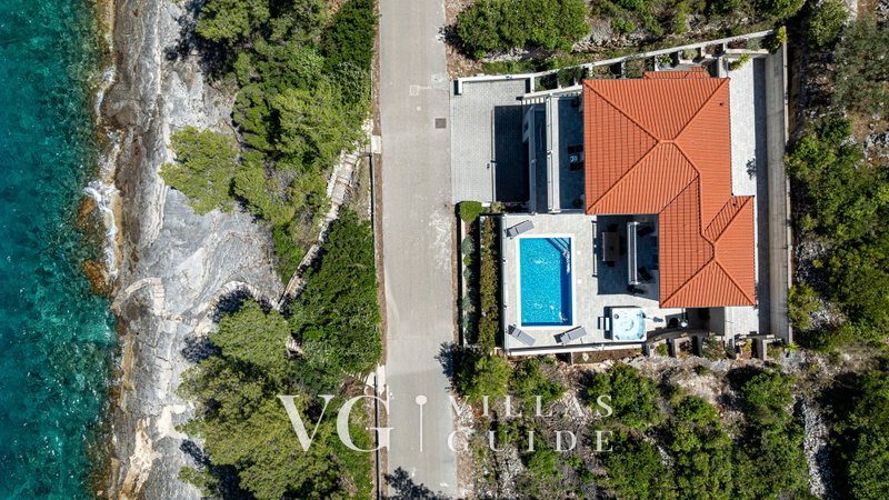 Villa Antonia Garden and property exterior
