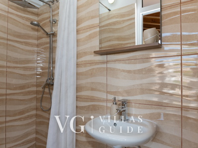 Holiday Home Kristina - Makarska Bathroom