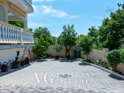 Apartman Lucija 2 Garten und Außenbereich