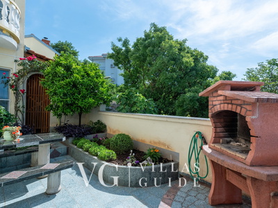 Apartman Lucija 2 Garten und Außenbereich