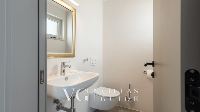 Villa Lucilla Guest toilet