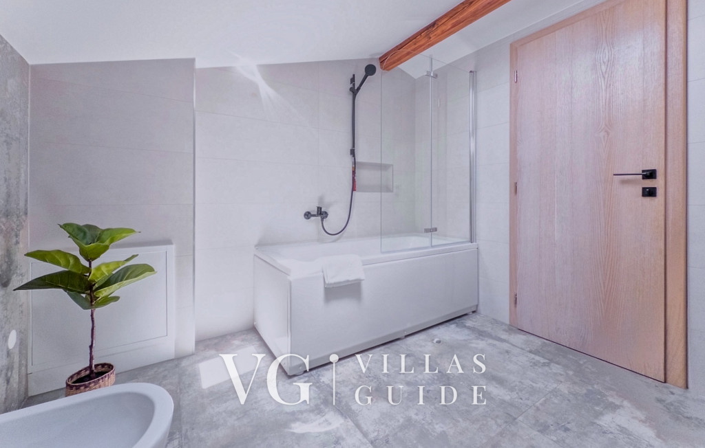 Villa Tia Bathroom