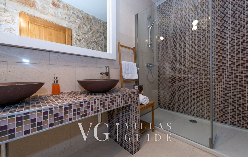 Villa Jardin Bathroom