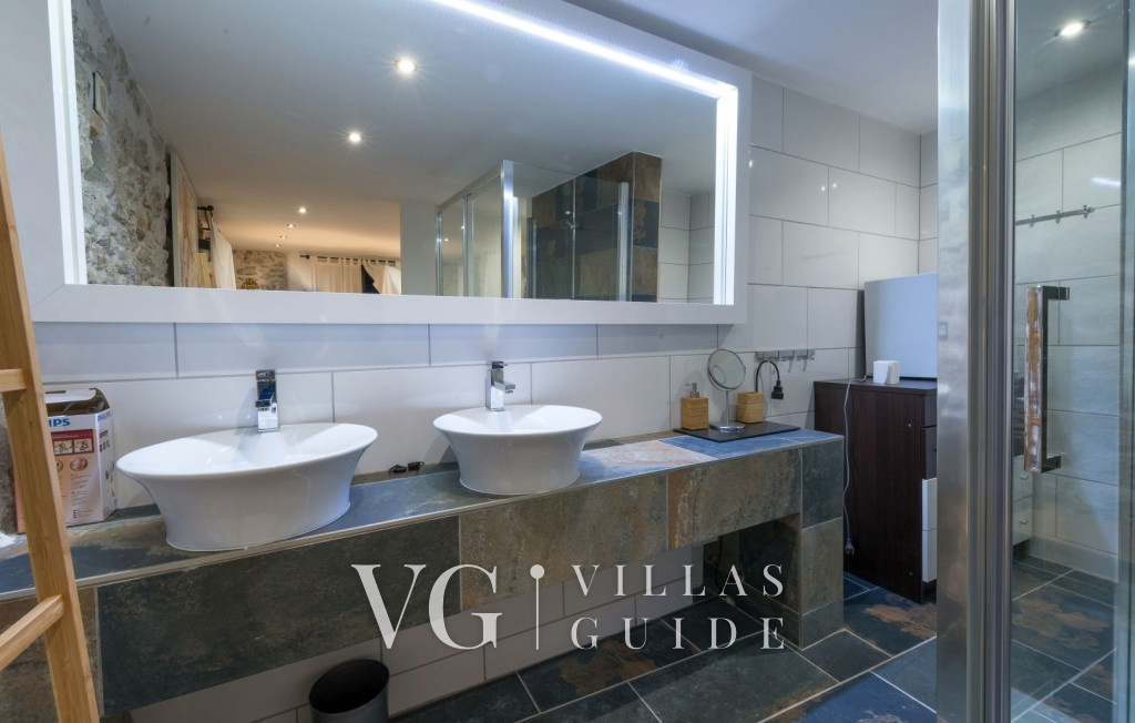 Villa Jardin Bathroom