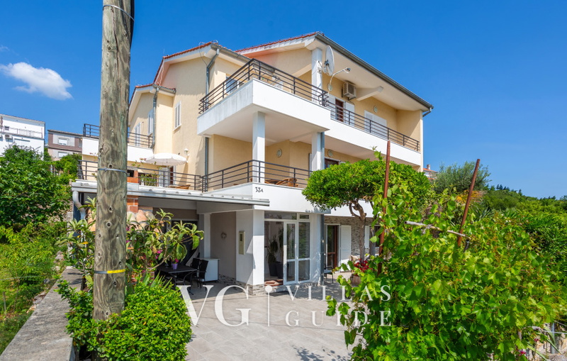 Holiday home  Villa Blue coast Garden and property exterior