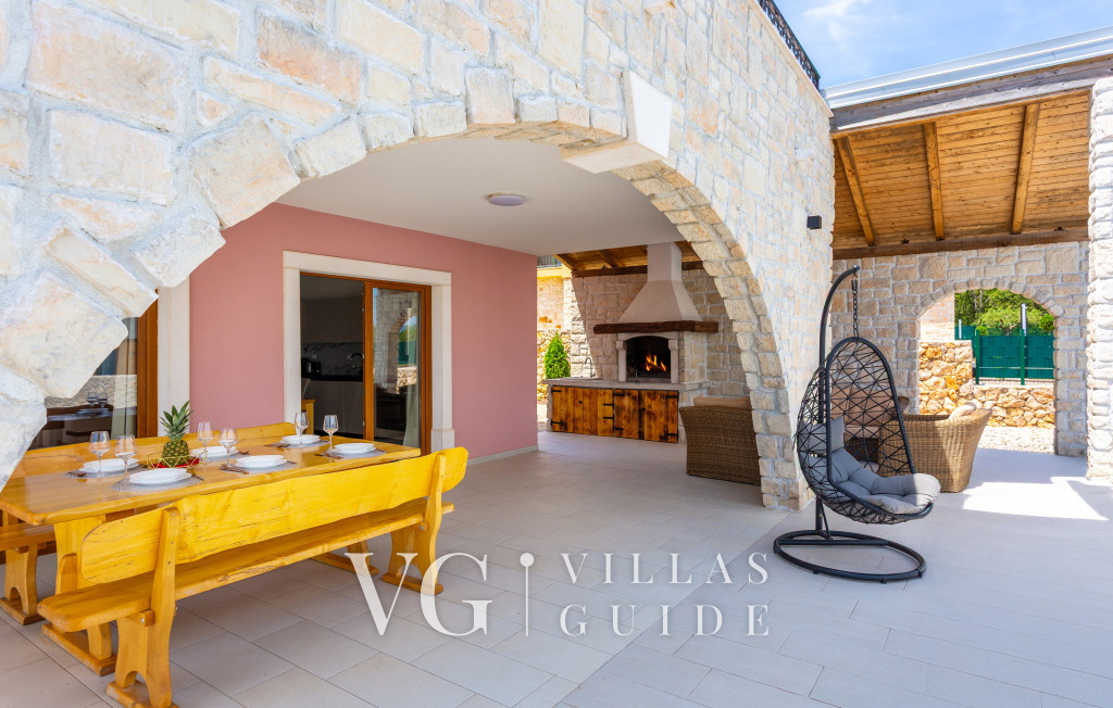 Holiday home Villa Vrbnik Giardino e esterni della proprietà