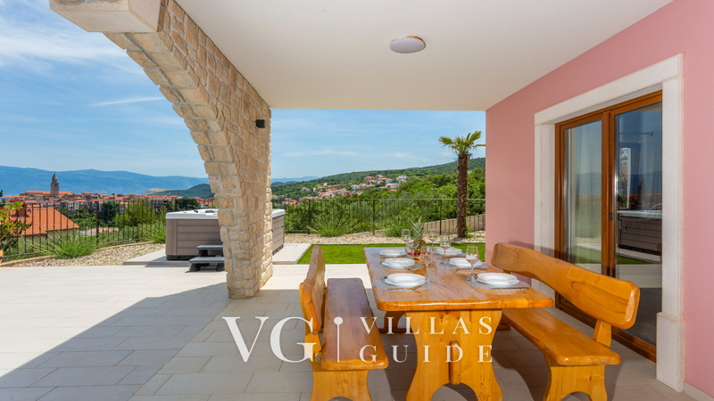 Holiday home Villa Vrbnik Garden and property exterior