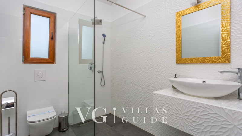 Holiday home Villa Vrbnik Badezimmer