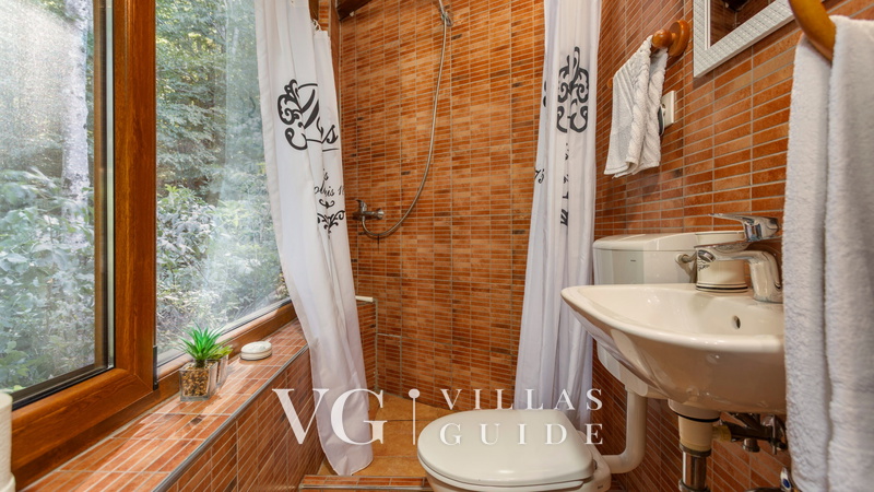 Holiday Home Villa Rosemary-whirpool&pet friendly Guest toilet