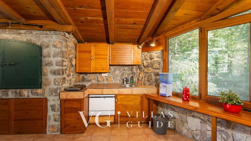 Holiday Home Villa Rosemary-whirpool&pet friendly Kitchen