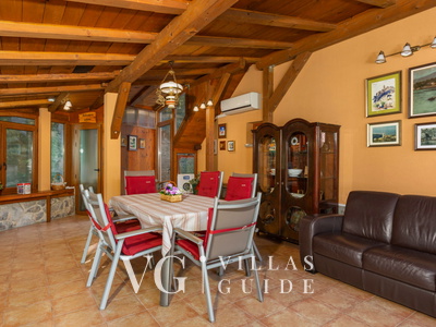 Holiday Home Villa Rosemary-whirpool&pet friendly Living room