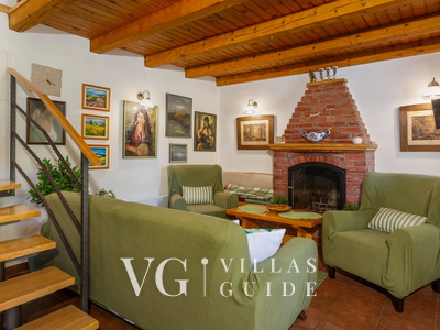 Holiday Home Villa Rosemary-whirpool&pet friendly Living room