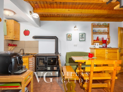 Holiday Home Villa Rosemary-whirpool&pet friendly Kitchen