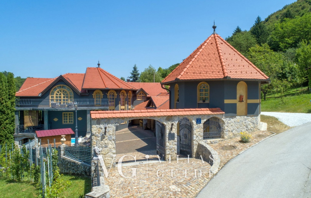 Villa Requiem Garden and property exterior