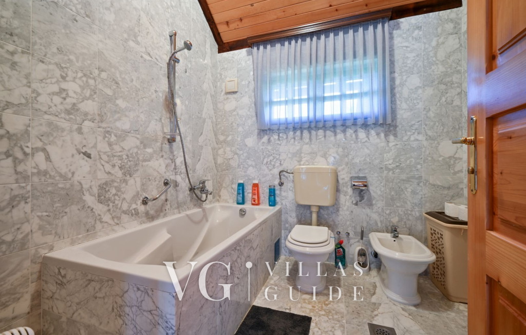 Villa Requiem Bathroom