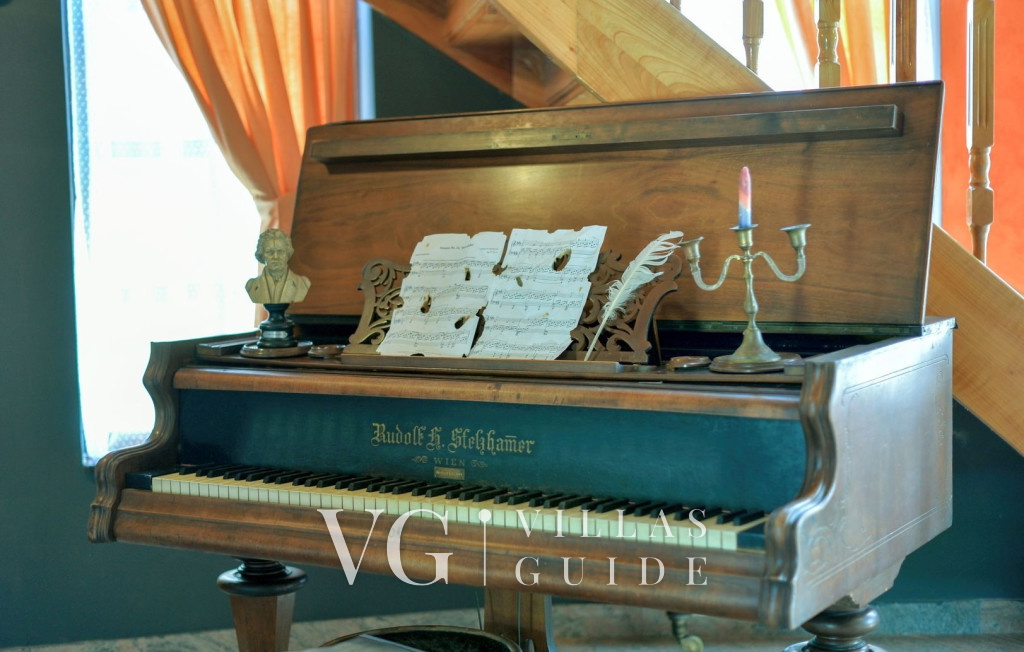 Villa Requiem Additional content