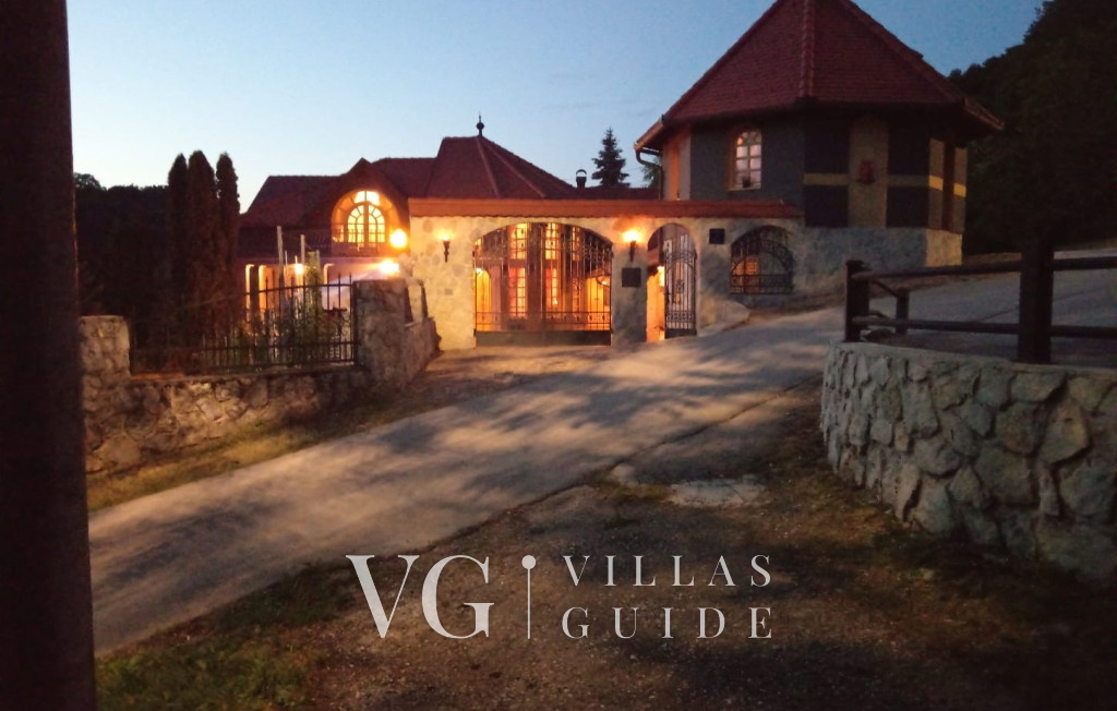 Villa Requiem Garden and property exterior