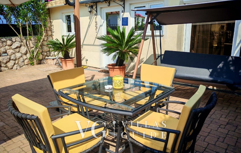 Holiday Home Capella -pet friendly&80m from the sea- Island of Rab Garten und Außenbereich