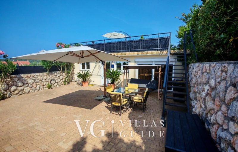 Holiday Home Capella -pet friendly&80m from the sea- Island of Rab Garten und Außenbereich