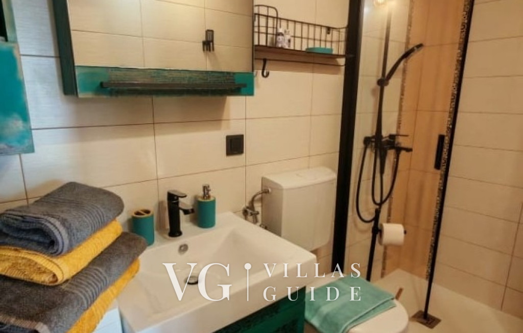 Holiday Home Capella -pet friendly&80m from the sea- Island of Rab Badezimmer