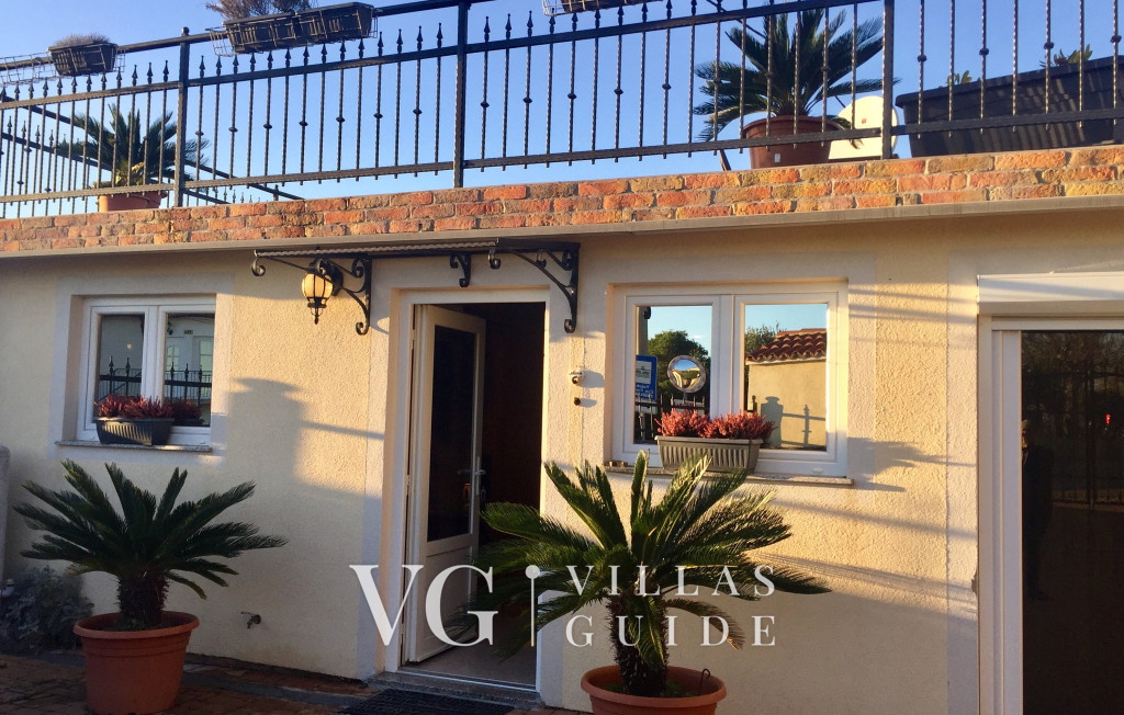 Holiday Home Capella -pet friendly&80m from the sea- Island of Rab Garten und Außenbereich