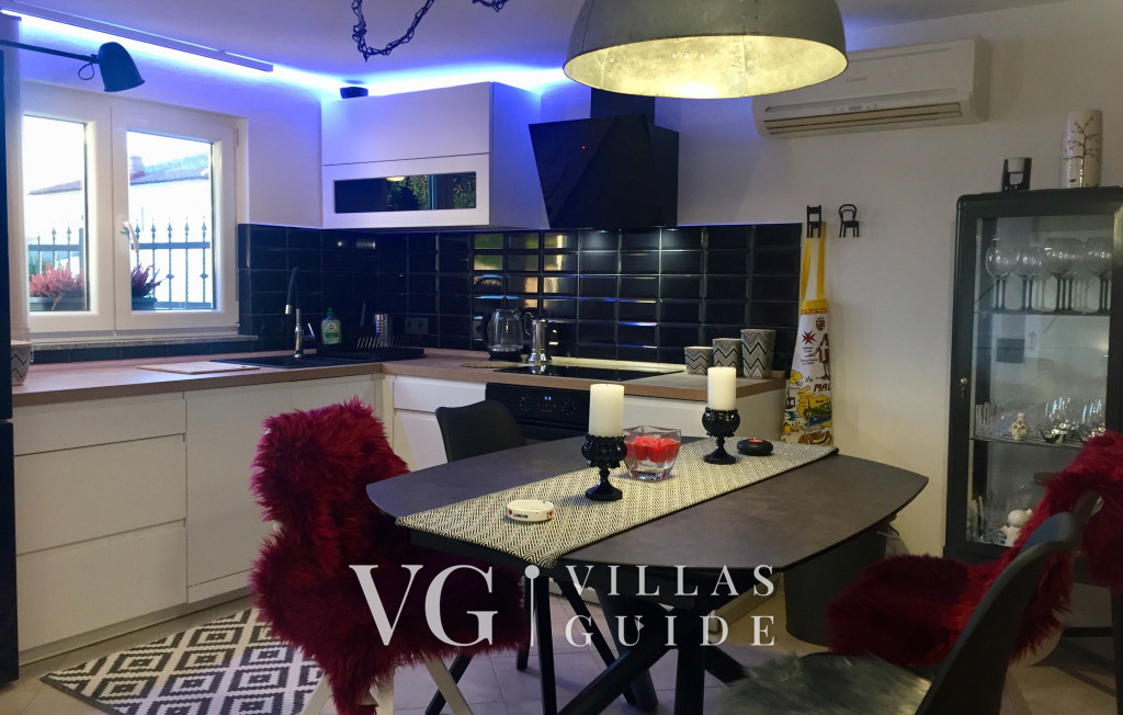 Holiday Home Capella -pet friendly&80m from the sea- Island of Rab Küche