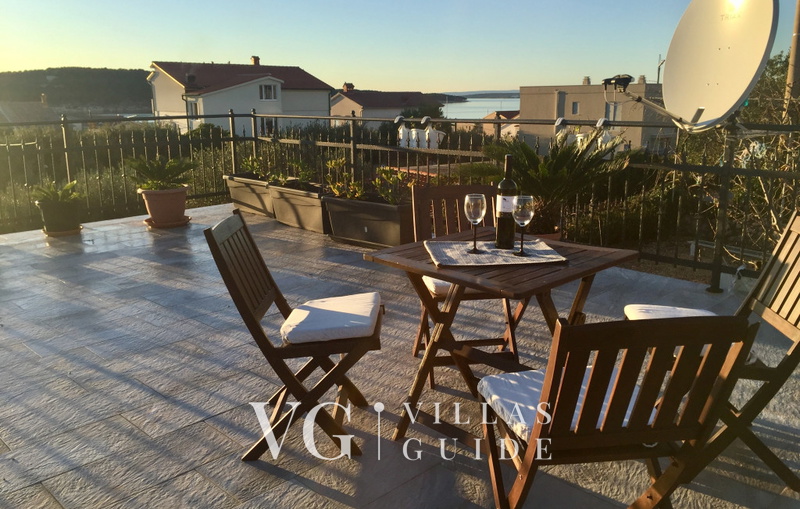 Holiday Home Capella -pet friendly&80m from the sea- Island of Rab Garten und Außenbereich