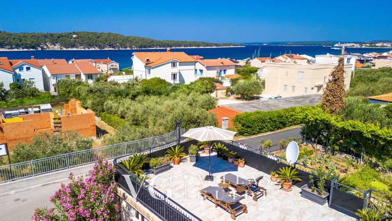 Holiday Home Capella -pet friendly&80m from the sea- Island of Rab