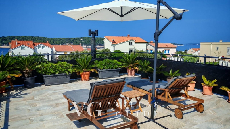 Holiday Home Capella -pet friendly&80m from the sea- Island of Rab Garden and property exterior