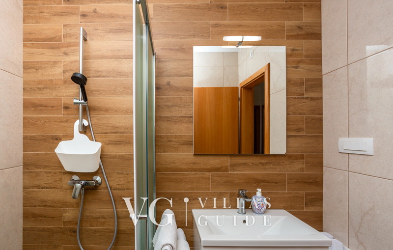 Villa Magriž with pool- Island Krk Badezimmer