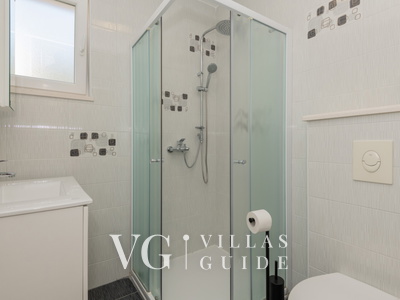 Holiday Home VIKK - Makarska-Drvenik Badezimmer