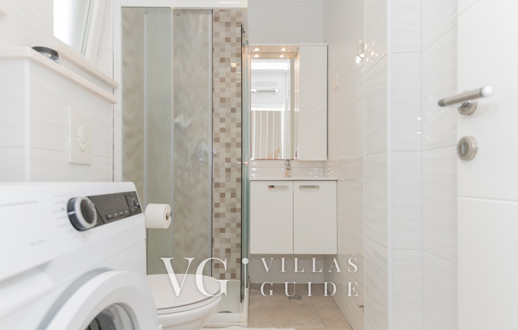 Holiday Home VIKK - Makarska-Drvenik Badezimmer