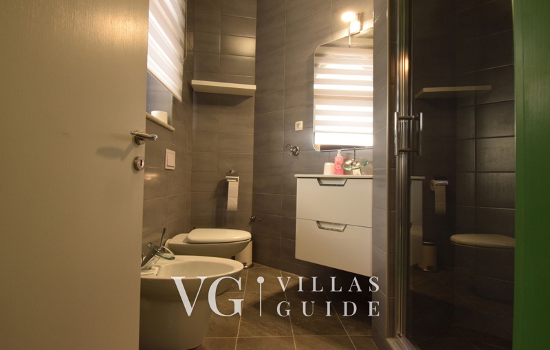 Villa Jasmin Bathroom