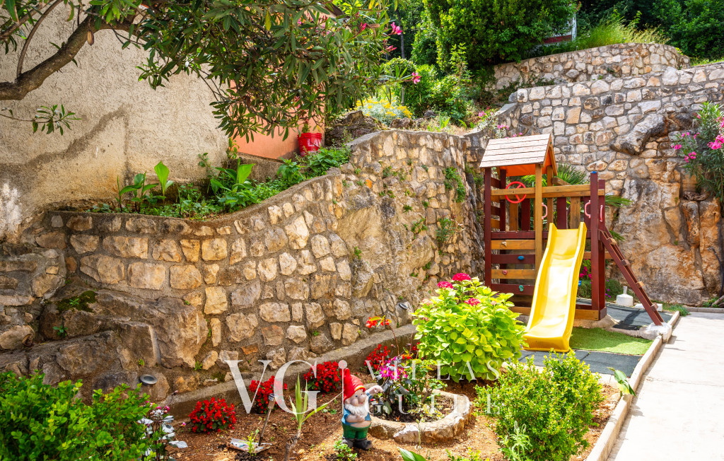 Apartman Zora 2 Additional content