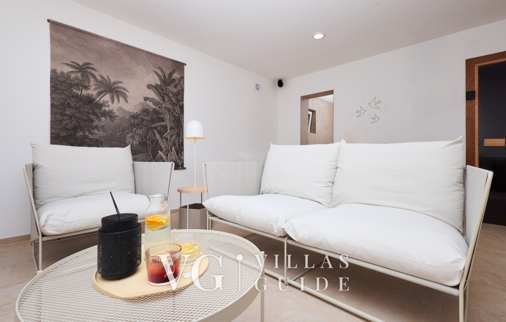 Villa River home by WH wellness