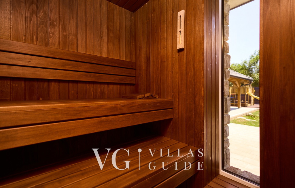 Villa River home by WH wellness