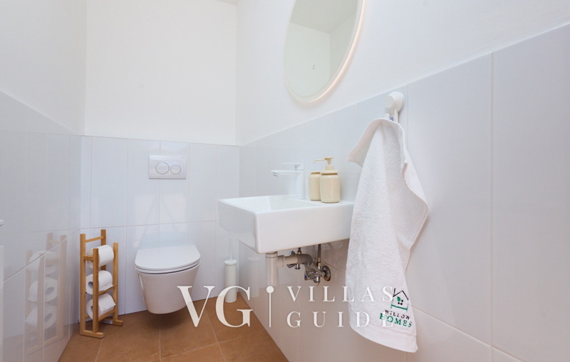 Villa River home by WH wellness