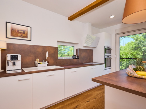 Villa River home by WH