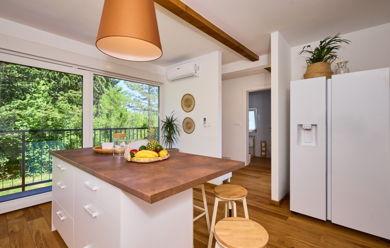 Villa River home by WH