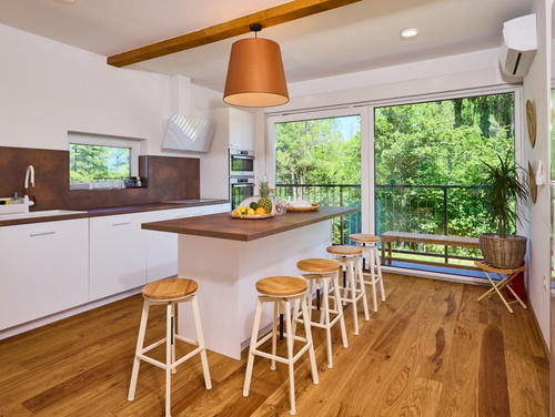 Villa River home by WH