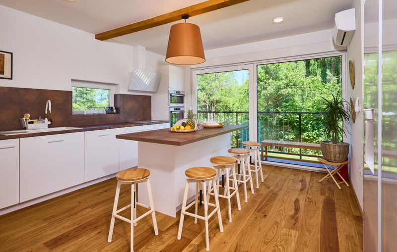 Villa River home by WH