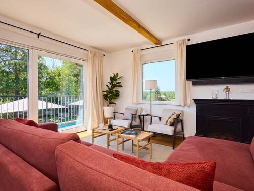 Villa River home by WH