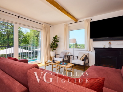 Villa River home by WH